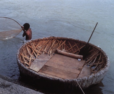 20. Imbarcazioni molto simili alle quffa sono ancor oggi utilizzate nell'ultimo tratto del fiume Indo. (Arch. Centro Studi Ricerche Ligabue); ibid., pg 36.