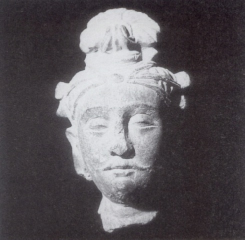 Abb. 6: Hadda, 1. Periode, 2. - 3. Jh., Schiefer, Kopf eines Bodhisattvas; Privatsammlung Fritz Mamier (Foto: Hans-Joachim Risto)